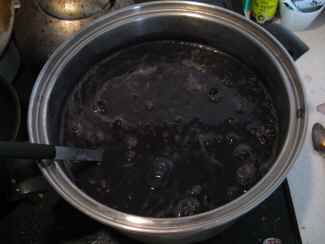 黒豆を煮る画像